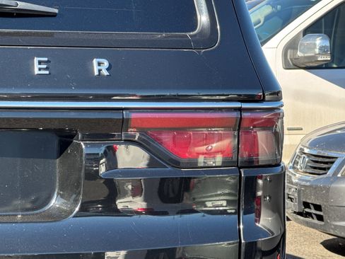 Used 2022 Jeep Wagoneer Series III image 51