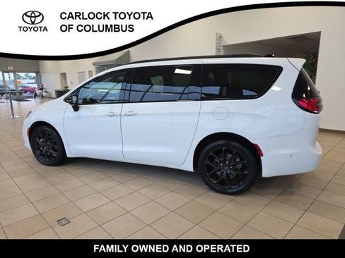 Used 2023 Chrysler Pacifica Limited w/ Uconnect Theater Family Group AWD/4WD image 9