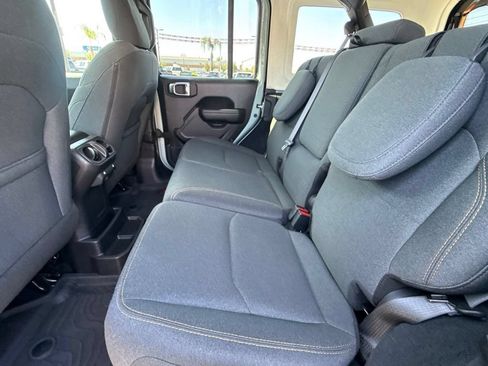 Used 2024 Jeep Wrangler Unlimited AWD/4WD image 30