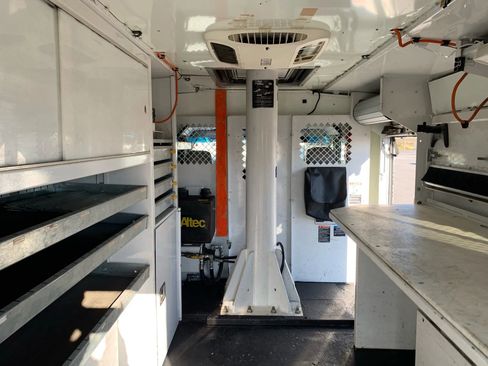 Used 2017 Ford E-350 and Econoline 350 Super Duty image 32