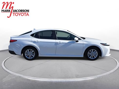 Used 2025 Toyota Camry LE image 7