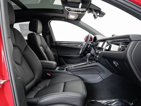 New 2025 Porsche Macan image 25