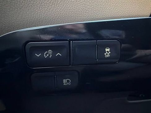 Used 2017 Toyota Prius Three w/ Carpet Mat Package FWD image 24