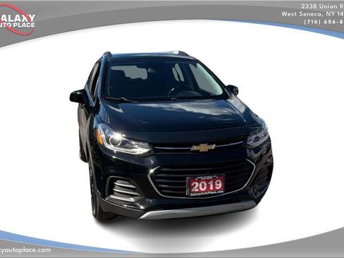 Used 2019 Chevrolet Trax LT w/ LT Convenience Package AWD/4WD image 3
