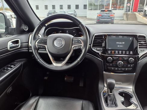 Used 2022 Jeep Grand Cherokee Limited image 9