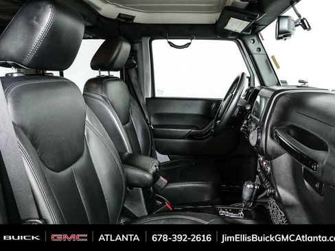 Used 2015 Jeep Wrangler Unlimited Sahara AWD/4WD image 20