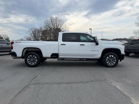 Used 2022 Chevrolet Silverado 2500 Custom w/ Custom Value Package image 7