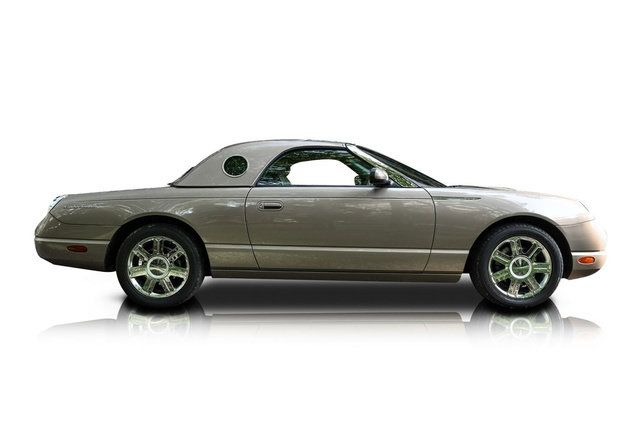 Used 2005 Ford Thunderbird RWD image 2