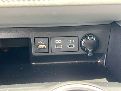 Used 2023 Toyota Highlander XLE FWD image 28