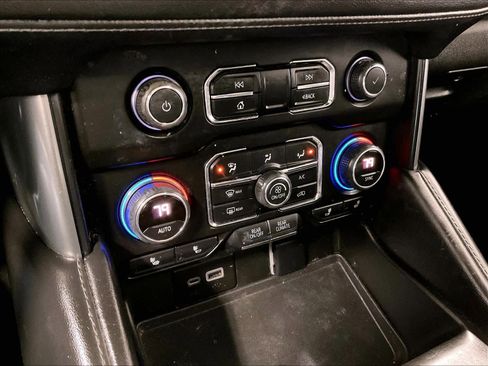 Used 2022 Chevrolet Tahoe Z71 w/ Luxury Package image 27