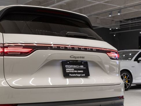 Certified 2023 Porsche Cayenne Platinum Edition AWD/4WD image 32