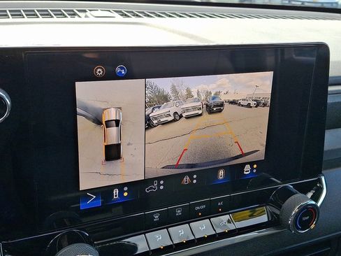 Certified 2023 Chevrolet Colorado Trail Boss w/ Technology Package image 19