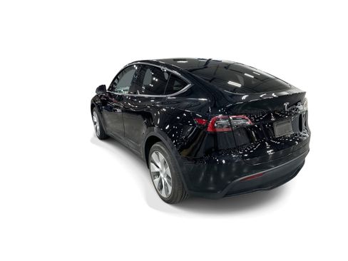 Certified 2023 Tesla Model Y AWD image 4