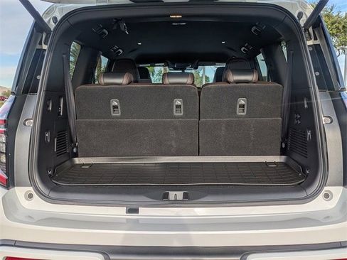 Used 2025 Nissan Armada SL image 16