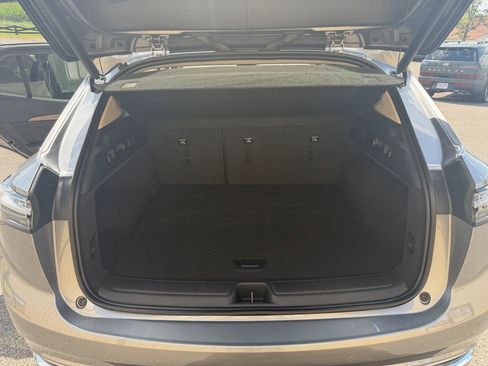 Used 2022 Buick Envision Avenir w/ Technology Package II FWD image 11