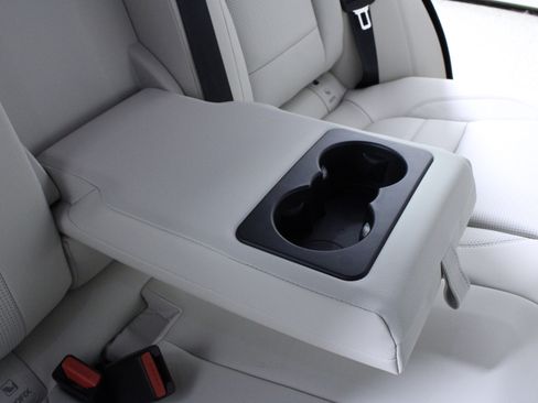 Used 2025 Jaguar F-PACE R-Dynamic S image 14