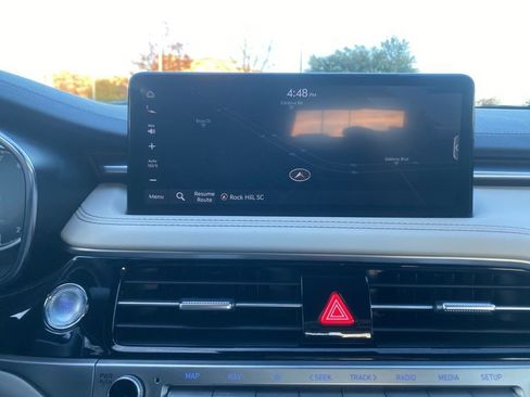 Used 2025 Genesis G70 2.5T image 21