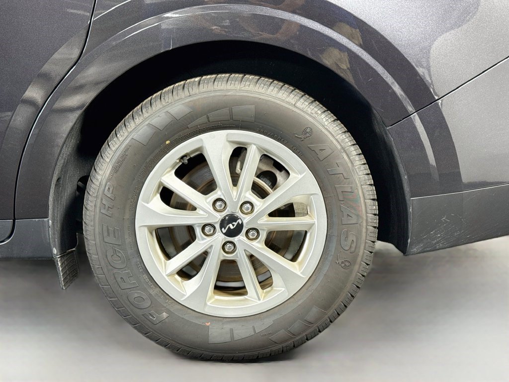 Used 2024 Kia Carnival LX FWD image 34