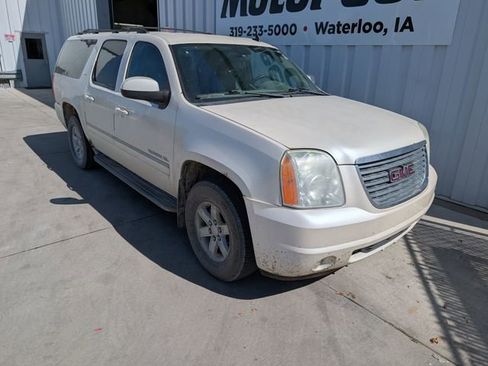 Used 2011 GMC Yukon XL SLT w/ SLT-2 Equipment Package AWD/4WD image 5