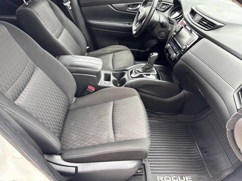 Used 2020 Nissan Rogue SV FWD image 13