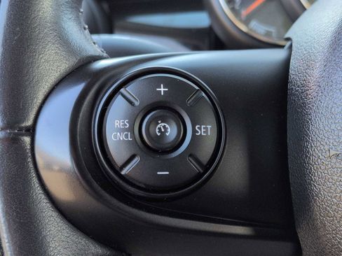 Used 2019 MINI Cooper 4-Door Hardtop w/ Signature Upholstery Package image 26