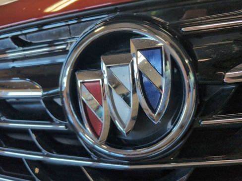 Used 2023 Buick Envision Essence image 31