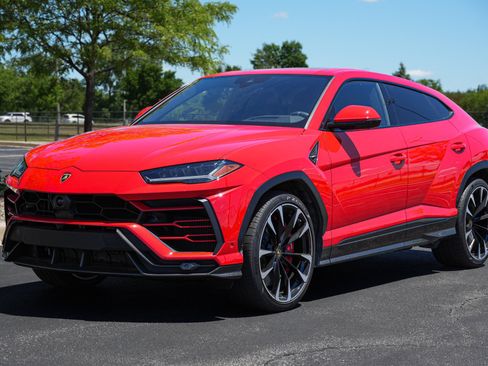 Used 2019 Lamborghini Urus AWD/4WD image 2