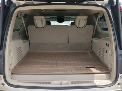 Used 2017 Cadillac Escalade ESV Luxury RWD image 11