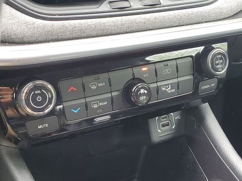 Used 2022 Jeep Compass Latitude AWD/4WD image 17