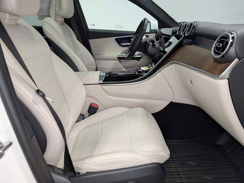 Certified 2025 Mercedes-Benz GLC 300 4MATIC image 38