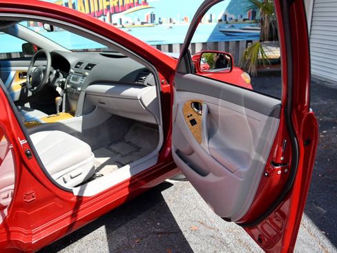 Used 2007 Toyota Camry XLE FWD image 33