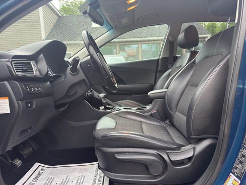 Used 2019 Kia Niro EX FWD image 19