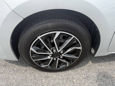 Used 2015 Toyota Corolla LE FWD image 14