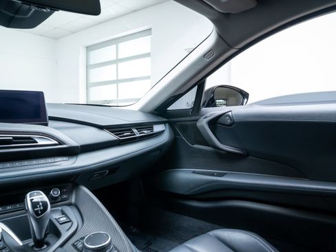 Used 2020 BMW i8 Coupe AWD/4WD image 11