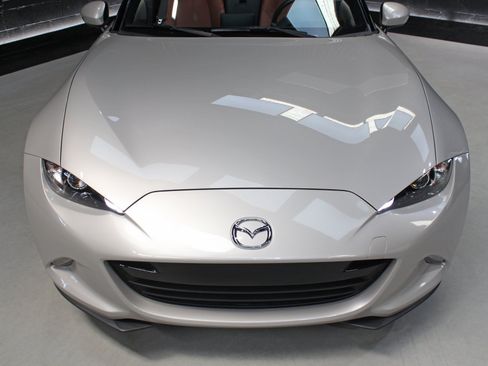 Used 2022 MAZDA MX-5 Miata Grand Touring w/ Weather Package RWD image 11