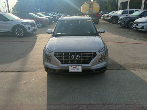 Used 2025 Hyundai Venue SEL FWD image 5