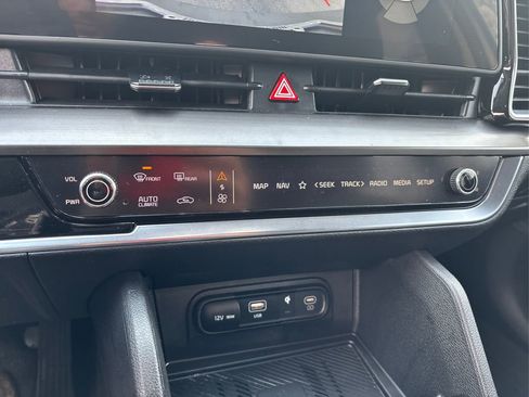 Certified 2025 Kia Sportage EX w/ Premium Package image 30