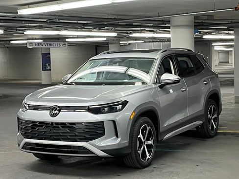 New 2026 Volkswagen Tiguan SE image 3