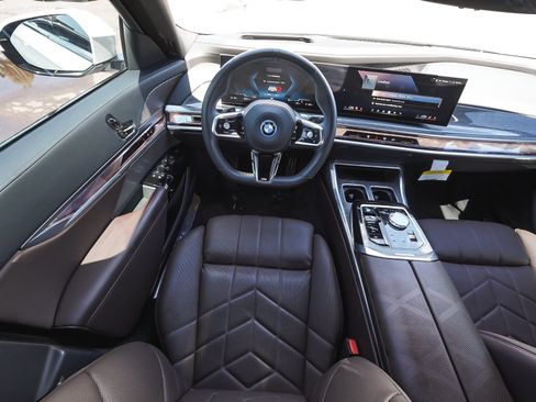 Used 2025 BMW i7 xDrive60 AWD/4WD image 45