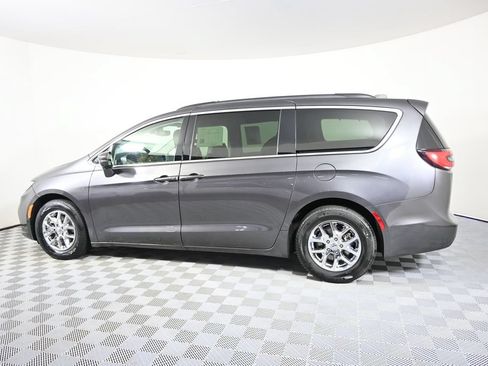 Used 2022 Chrysler Pacifica Touring-L FWD image 3