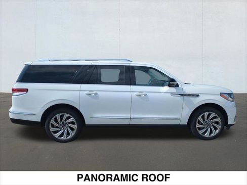 Certified 2022 Lincoln Navigator L Reserve image 6