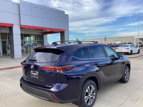 New 2026 Toyota Highlander XLE AWD/4WD image 2