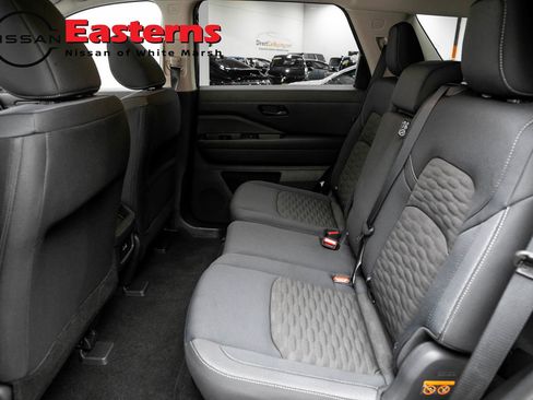 Used 2025 Nissan Pathfinder S image 28