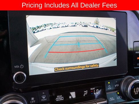 Used 2023 Toyota Highlander XLE FWD image 17