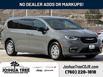 New 2025 Chrysler Pacifica Select