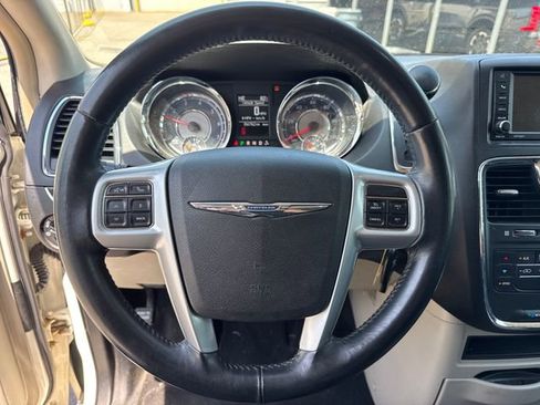 Used 2013 Chrysler Town & Country Touring FWD image 19