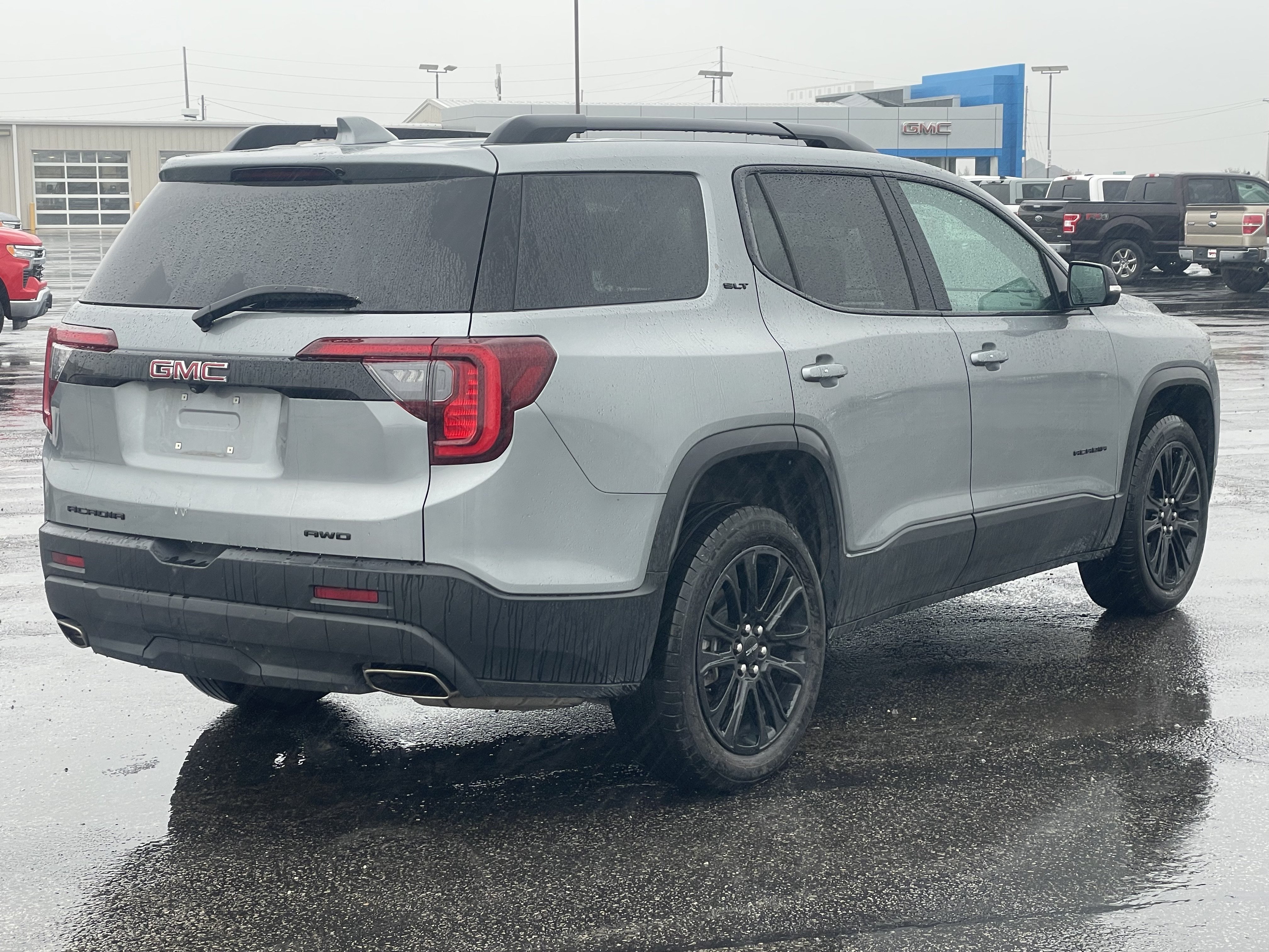 Used 2023 GMC Acadia SLT w/ Elevation Edition AWD/4WD image 4