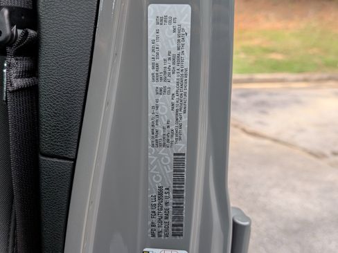 Used 2023 Jeep Gladiator Overland w/ LED Lighting Group AWD/4WD image 37