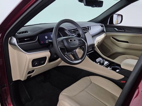 Used 2023 Jeep Grand Cherokee L Limited w/ Luxury Tech Group II image 16