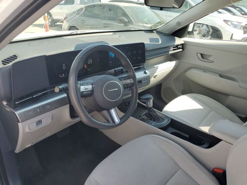 Used 2025 Hyundai Kona SEL FWD image 2